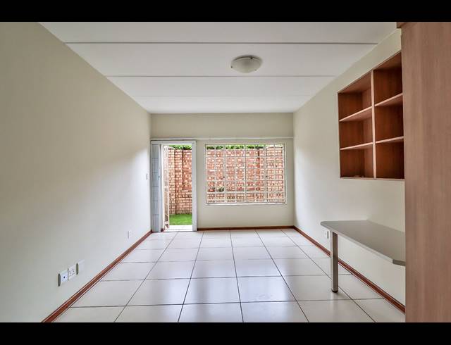 0.5 BEDROOM APARTMENT RENTED IN HATFIELD